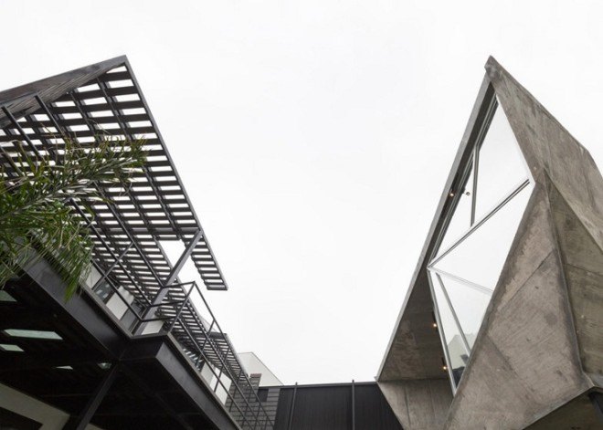 La Capsula, Mexico, Noborders Collective, concrete house, glass facade, green renovation, green addition, courtyard, Mexican architects, green architecture, sustainable building