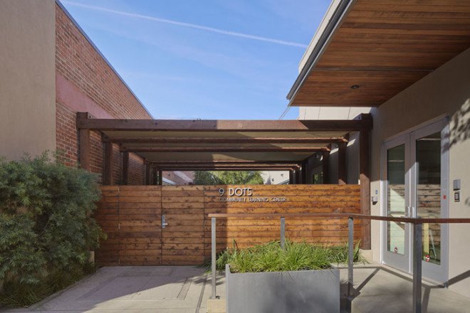 Marmol Radziner, 9 Dots Community Learning Center, Los Angeles, green classroom, reused materials, water efficiency, courtyard, biofiltration, green architecture