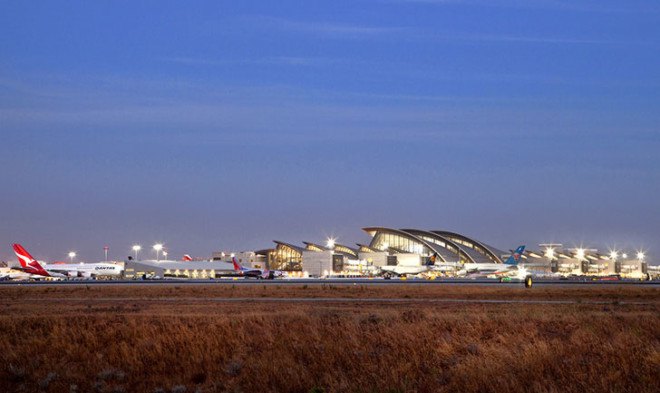 Tom Bradley International Airport, Los Angeles, LEED Gold certification, LEED building, Fentress Architects, sustainable architecture, sustainable airport, airport terminal, recycled materials, solar glare, low-e glass, natural light