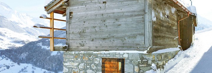 Swiss Alps, Boisset House, Savioz Fabrizzi Architectes, barn and stable, solar gain, renovation, Boisset House by Savioz Fabrizzi Architectes, Boisset Hous transformation, insulated glass, larch, larch-clad cabin, holiday home,