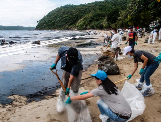 Shoreline cleanup, cleaning the shore, garbage pick-up, Earth Day, Earth Day 2015, Earth Day facts, Earth Day information, Environmental Protection Agency, Clean Air Act, Vangel, #earthdayfacts, reader submissions, Peace Bell Ceremony