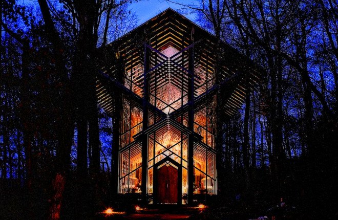 Thorncrown Chapel, Sainte Chappelle, Jim Reed, Ozark Mountains, Arkansas, AIA, American Institute of Architects, E. Fay Jones, Prairie school of architecture, frank lloyd wright, chapel