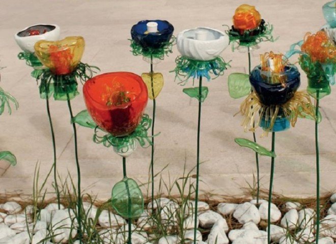 Scartell, art installation, plastic waste, recycled plastic bottles, recycled plastics, plastic flowers, green art, Italian artists, environmental impact, YES IN MY BACKYARD