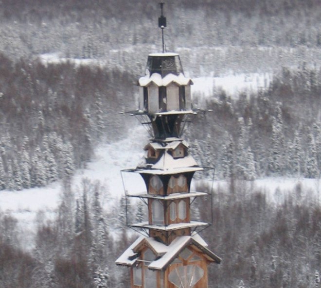 dr. seuss house alaska, alaska dr. seuss house, dr. seuss looking house in alaska, alaska crazy dr. seuss style house, house in alaska, crazy house in alaska, alaskan funky multi-story house