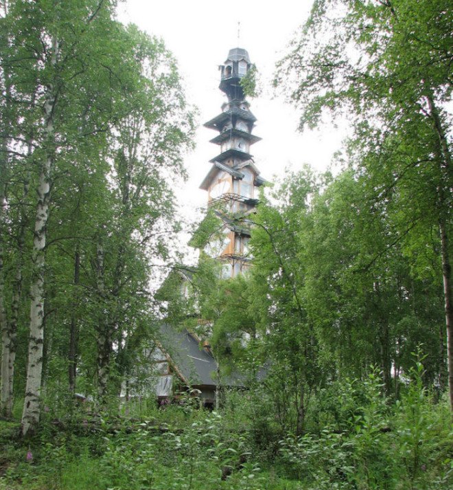 dr. seuss house alaska, alaska dr. seuss house, dr. seuss looking house in alaska, alaska crazy dr. seuss style house, house in alaska, crazy house in alaska, alaskan funky multi-story house
