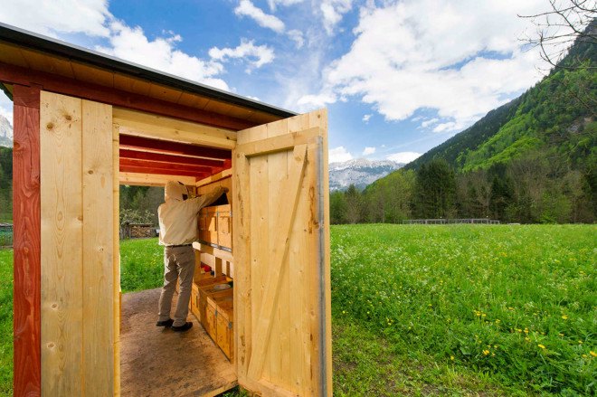 Bienenhaus #3, Massimiliano Dell'Olivo, bees, beekeeping, bee hives, apiary, honey, honeybees, wooden structure, Italy, Alps, small structures