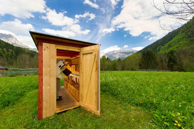Bienenhaus #3, Massimiliano Dell'Olivo, bees, beekeeping, bee hives, apiary, honey, honeybees, wooden structure, Italy, Alps, small structures