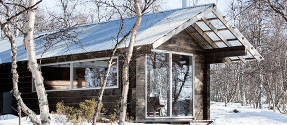 Aslak Haanshuus Arkitekter, Norway, log cabin, green renovation, wooden architecture, pitched roof, traditional contruction techniques, modern retreat, wooden deck, green building