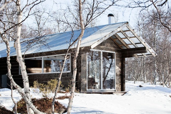 Aslak Haanshuus Arkitekter, Norway, log cabin, green renovation, wooden architecture, pitched roof, traditional contruction techniques, modern retreat, wooden deck, green building