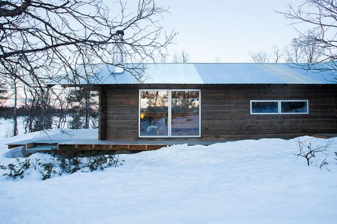 Aslak Haanshuus Arkitekter, Norway, log cabin, green renovation, wooden architecture, pitched roof, traditional contruction techniques, modern retreat, wooden deck, green building