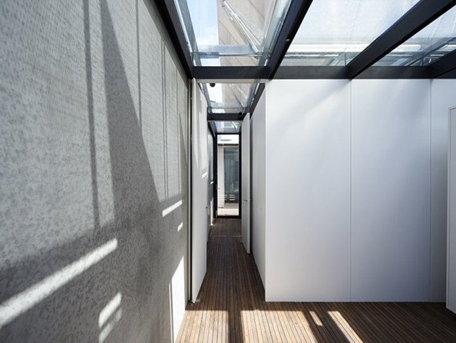 green house, Sean Godsell Architects, melbourne, australia, green renovation, automated sunscreen, aluminum screens, metal screens, aluminium, timber cottage, natural light , skylights, cathedral ceiling, inner courtyard