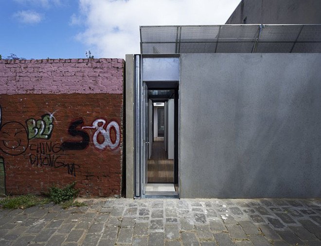 green house, Sean Godsell Architects, melbourne, australia, green renovation, automated sunscreen, aluminum screens, metal screens, aluminium, timber cottage, natural light , skylights, cathedral ceiling, inner courtyard