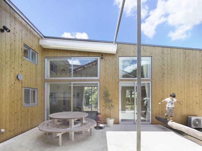 dairy farmer’s house, moo-flat design, dairy’s farmer house by moo-flat design, Galvalume, Sodegaura, steel clad architecture, Miki Okuno, contemporary house, open plan,
