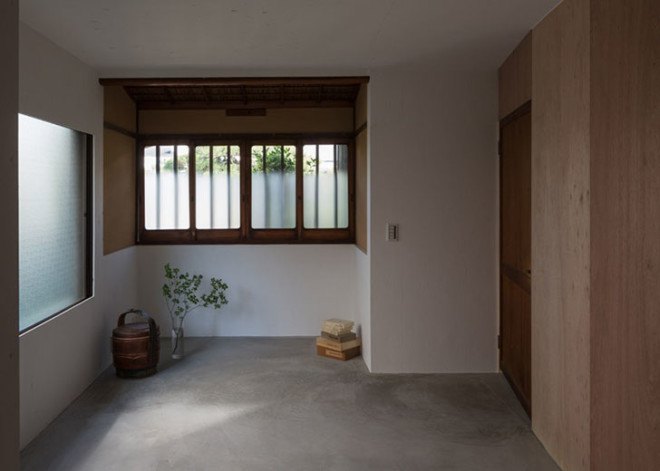 Tato Architects, Japan, Japanese architecture, traditional architecture, small spaces, open-plan layout, glass walls, wooden deck, green renovation