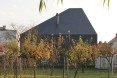 House in Lubliniec 2, Dyrda Fikus Architekci, sculptural architecture, dark exterior, polyurethane facade, residential architecture, family home, skylights, daylit house
