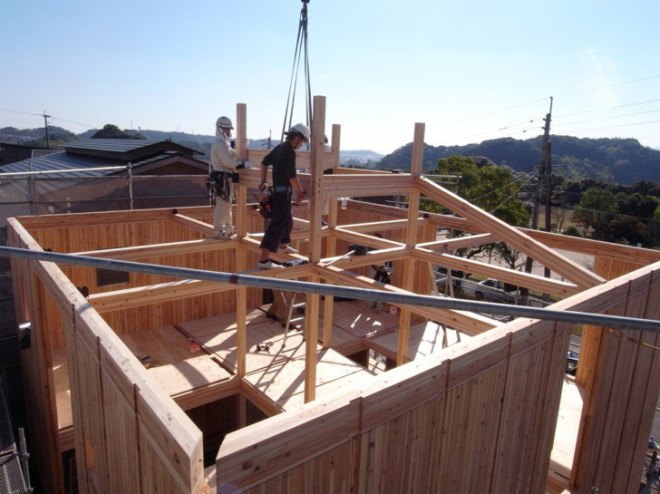 hybrid wooden house, glulam, glued laminated timber, architecture studio nolla, yosuke harigane, japan, japanese house, natural disaster protection, weather resistant home
