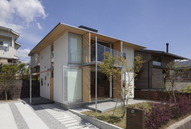hybrid wooden house, glulam, glued laminated timber, architecture studio nolla, yosuke harigane, japan, japanese house, natural disaster protection, weather resistant home