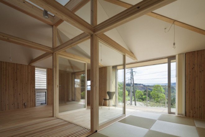 hybrid wooden house, glulam, glued laminated timber, architecture studio nolla, yosuke harigane, japan, japanese house, natural disaster protection, weather resistant home