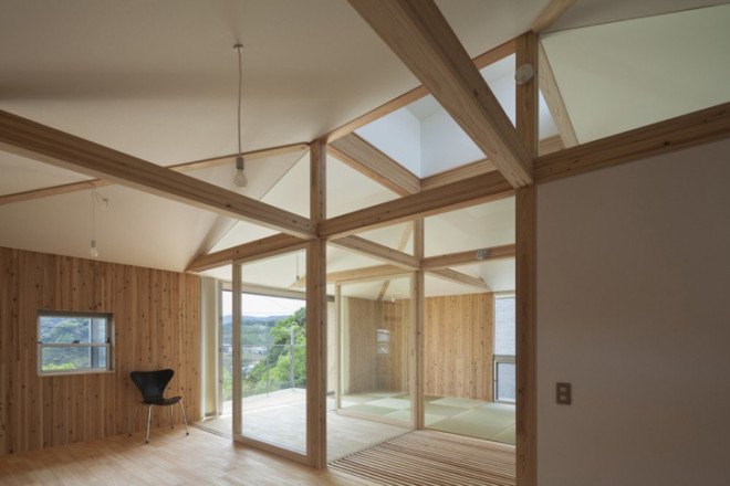 hybrid wooden house, glulam, glued laminated timber, architecture studio nolla, yosuke harigane, japan, japanese house, natural disaster protection, weather resistant home