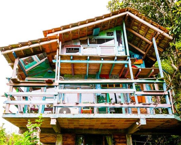 Jaime, for rent at airbnb, Florianopolis, recycled materials, recycled house, Brazil, Cabana Floripa
