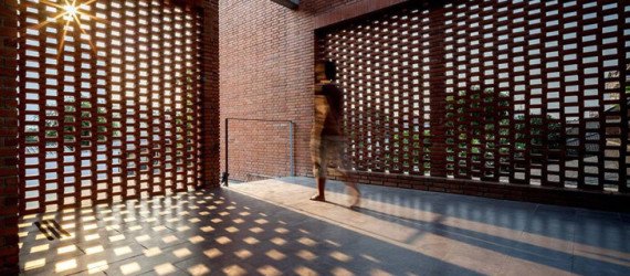 green design, eco design, sustainable design, Jun Sekino, Ngamwongman House, brickwork, brick screen, brick sunshade, perforated brick, Bangkok