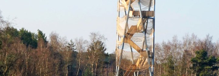 Ateliereen Architects, oservation tower, viewing tower, Dutch architects, Belgium, wooden structure, natural materials, MaMu Architects, tower, sand dunes, nature reserve
