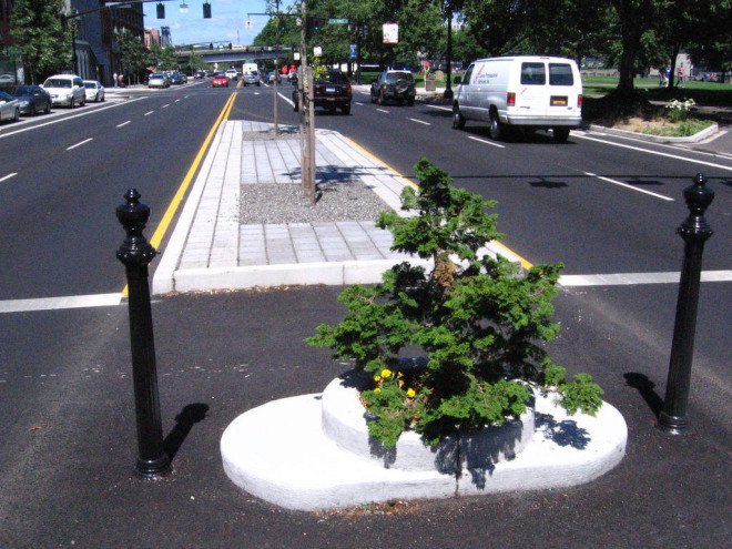 Mill Ends Park, world's smallest park, Portland, Oregon, parklet, public spaces, urban design, park, green cities, mini-park, tiny spaces, leprechaun