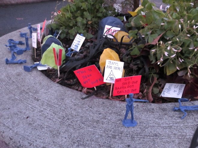 Mill Ends Park, world's smallest park, Portland, Oregon, parklet, public spaces, urban design, park, green cities, mini-park, tiny spaces, leprechaun