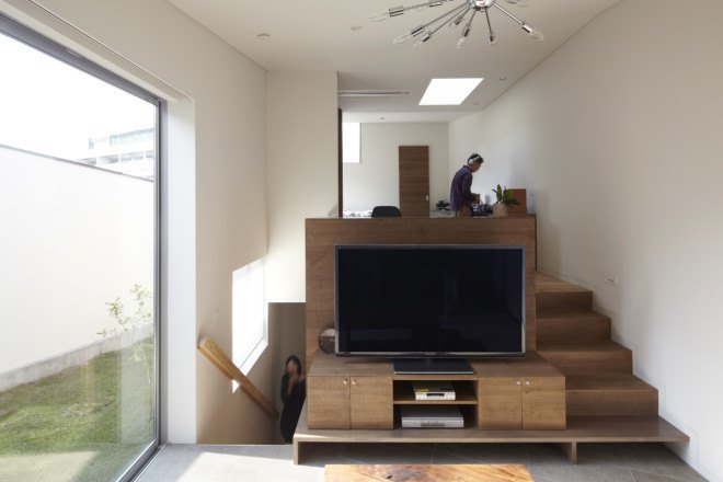 N House, N House by Roote, Roote, difficult terrain, difficult site, challenging plot of land, challenging site, timber clad architecture, timber, floor to ceiling glass doors, outdoor patio, children’s play space, Fukuoka, Japanese architecture,
