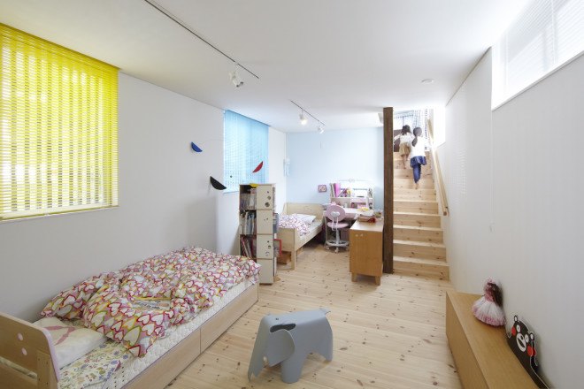 N House, N House by Roote, Roote, difficult terrain, difficult site, challenging plot of land, challenging site, timber clad architecture, timber, floor to ceiling glass doors, outdoor patio, children’s play space, Fukuoka, Japanese architecture,