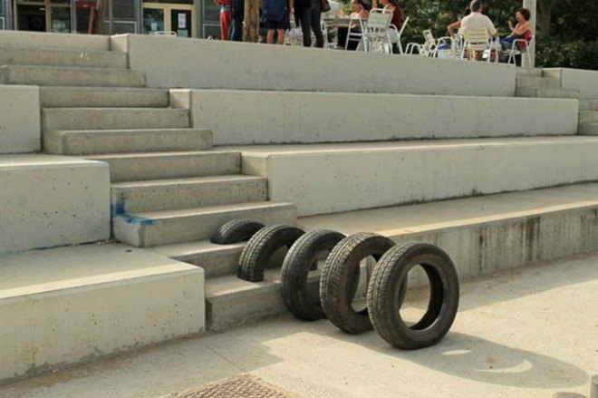 Pneumàtic, reused tires, salvaged tires, artwork, barcelona, barcelona art installation, OOSS, Iago Buceta, and Mateu Targa, Ús Barcelona, urban art, street festivals, barcelona street art, repurposed tires, tire art,