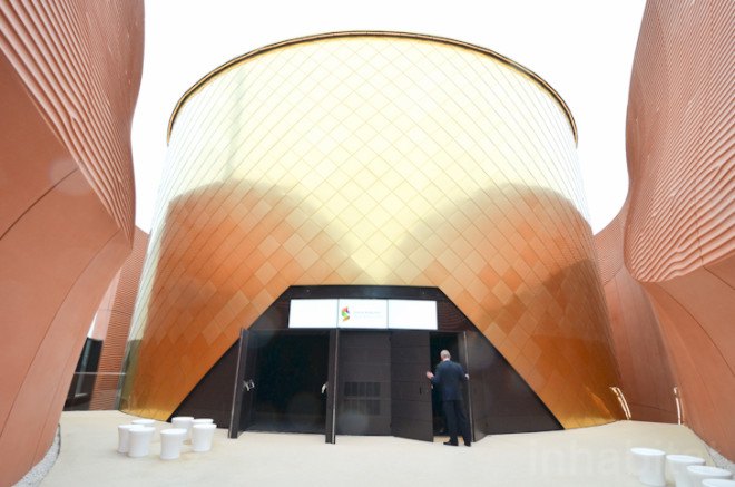 2015 Milan world expo, 2015 milan, 2015 word expo, Milan world expo, Milan expo, 2015 milan expo pavilion, world expo pavilion, milan world expo pavilion, Foster Partners, UAE pavilion, green roof, solar power, LEED building, sustainable building, feeding the planet, food issues