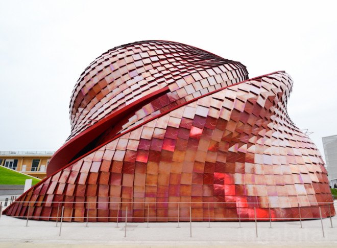 Daniel Libeskind, pollution cleaning building, pollution scrubbing tiles, Libeskind, Vanke Pavilion, World Expo, Milan Expo, World Expo 2015, 2015 Milan Expo, China, Vanke, Milan Expo 2015, red ceramic tiles, Daniel Libeskind, Casalgrande Padana, self-cleaning tiles, rooftop terrace, green design, Italy, sustainable design, green architecture, Italy