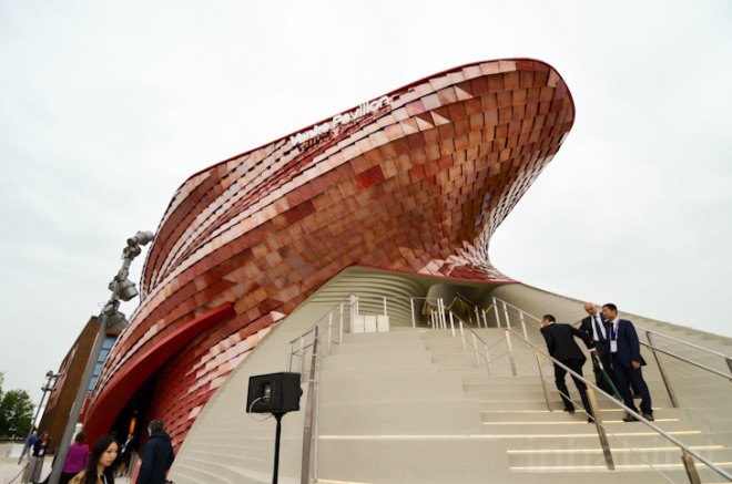 Daniel Libeskind, pollution cleaning building, pollution scrubbing tiles, Libeskind, Vanke Pavilion, World Expo, Milan Expo, World Expo 2015, 2015 Milan Expo, China, Vanke, Milan Expo 2015, red ceramic tiles, Daniel Libeskind, Casalgrande Padana, self-cleaning tiles, rooftop terrace, green design, Italy, sustainable design, green architecture, Italy