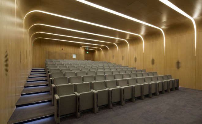 Zaha Hadid, Oxford, steel facade, reflective facade, stainless steel, Zaha Hadid Architects, reading room design, oak veneer, acoustic performance, green building, UK architecture, university campus