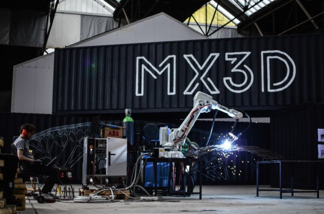 Joris Laarman, MX3D, Hejimans, Jurre van der Ven, Jan van de Ven, 3D printed bridge, 3d printed construction, 3d printed architecture, 3d printed metal, 3d printed steel bridge, 3d printed steel, minimized construction waste, energy efficiency, 3d printing bridge, 3d printed bridge amsterdam,