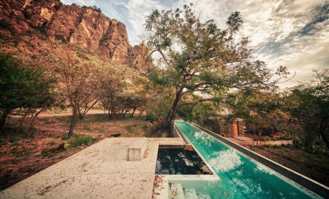 EDAA Architects, Casa Meztitla, Mexico, mountain house, holiday home, retirement home, volcanic stone, pivoting doors, glass facade, rainwater collection, green architecture