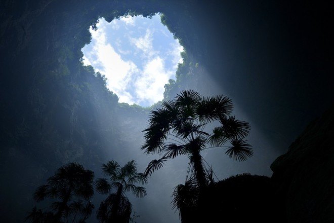 sinkhole, China sinkhole, Hubei sinkhole, karst landscape, karst, karst topography, limestone, Hubei, Xuanen county, limestone cavity, ecosystem, swallows, ferns,