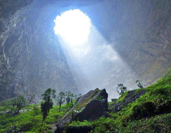 sinkhole, China sinkhole, Hubei sinkhole, karst landscape, karst, karst topography, limestone, Hubei, Xuanen county, limestone cavity, ecosystem, swallows, ferns,