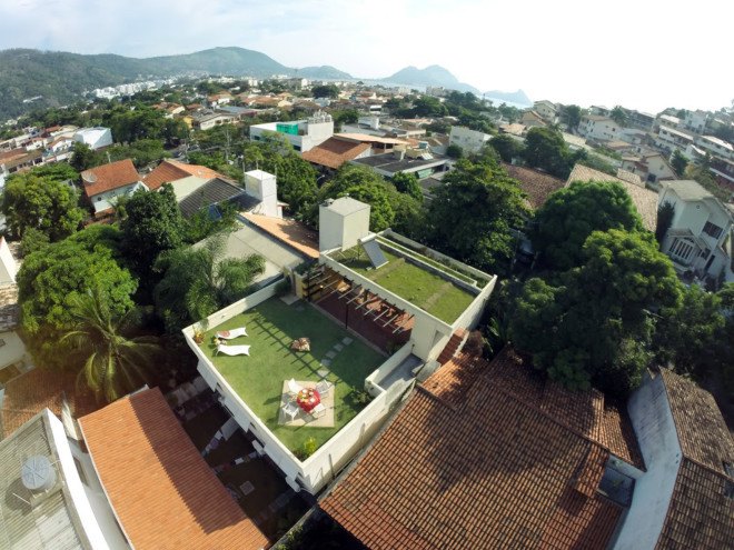 Camille Kurowsky, Brazil, green roof, green-roofed home, hot climate, energy efficient house, rustic house, ceramic tiles, outdoor barbeque, swimming pool, green terrace