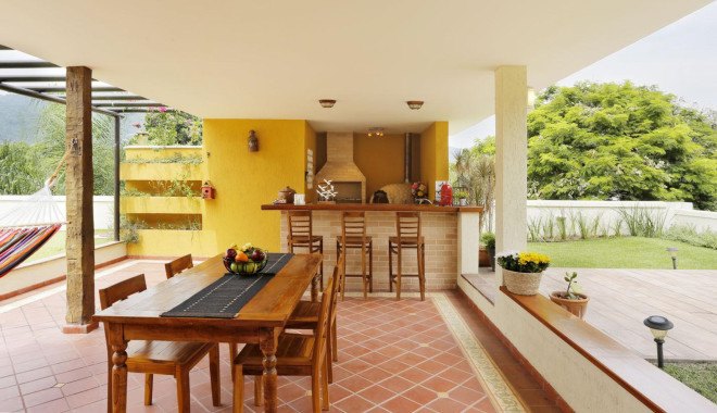 Camille Kurowsky, Brazil, green roof, green-roofed home, hot climate, energy efficient house, rustic house, ceramic tiles, outdoor barbeque, swimming pool, green terrace