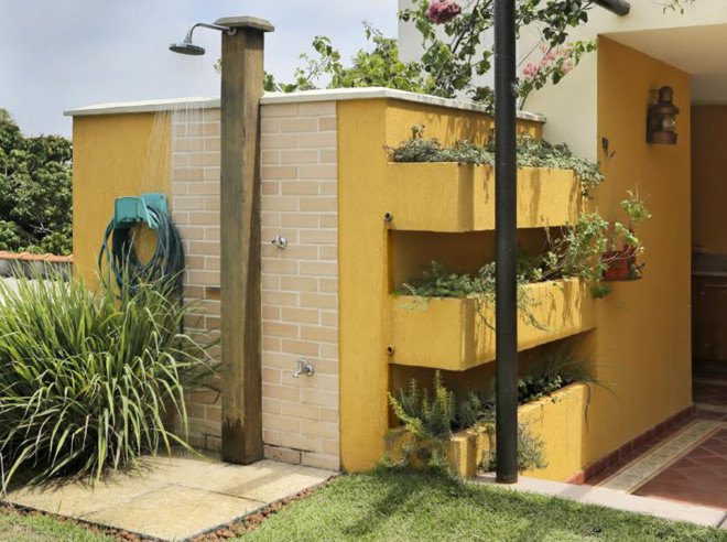 Camille Kurowsky, Brazil, green roof, green-roofed home, hot climate, energy efficient house, rustic house, ceramic tiles, outdoor barbeque, swimming pool, green terrace