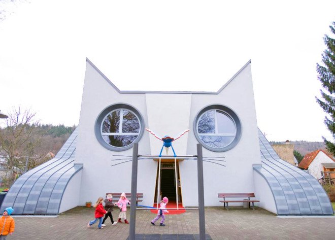 cat-shaped kindergarten, Tomi Ungerer, d’Ayla-Suzan Yöndel, Karlsruhe, Germany, Kindergarten Die Katzie,