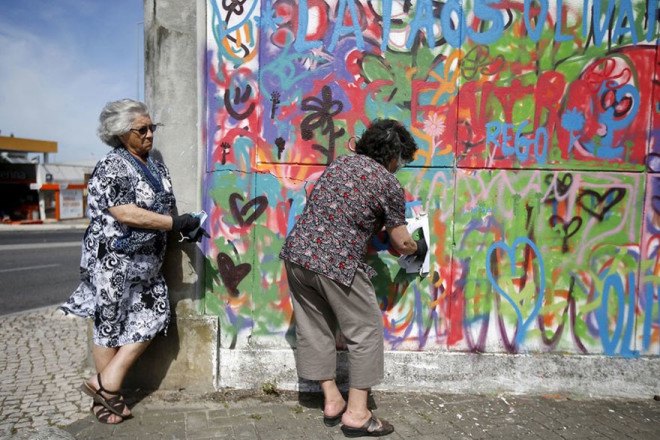urban life, street art, urban experience, graffiti granny, LATA 65, Portugal, Lisbon, street art grannies, elderly street art, eco art, sustainable art,