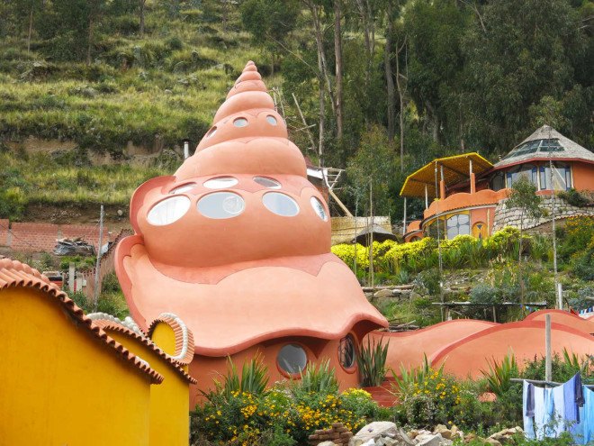 Martin Stratker, Las Olas, fairy tale accomodation, Bolivian hotel, Copacabana, Bolivia, local builders, German sculptor, animal shaped building, snail building, Ana Lisa Alperovich