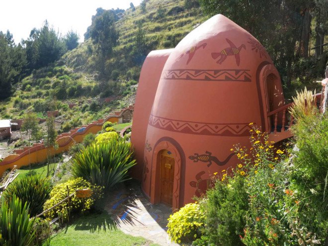 Martin Stratker, Las Olas, fairy tale accomodation, Bolivian hotel, Copacabana, Bolivia, local builders, German sculptor, animal shaped building, snail building, Ana Lisa Alperovich
