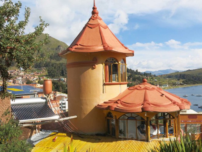 Martin Stratker, Las Olas, fairy tale accomodation, Bolivian hotel, Copacabana, Bolivia, local builders, German sculptor, animal shaped building, snail building, Ana Lisa Alperovich