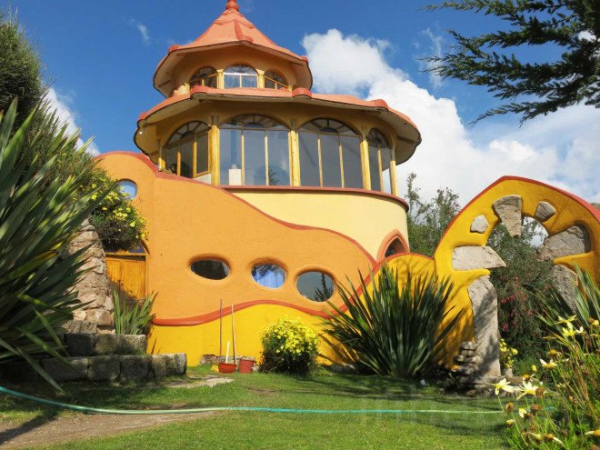 Martin Stratker, Las Olas, fairy tale accomodation, Bolivian hotel, Copacabana, Bolivia, local builders, German sculptor, animal shaped building, snail building, Ana Lisa Alperovich