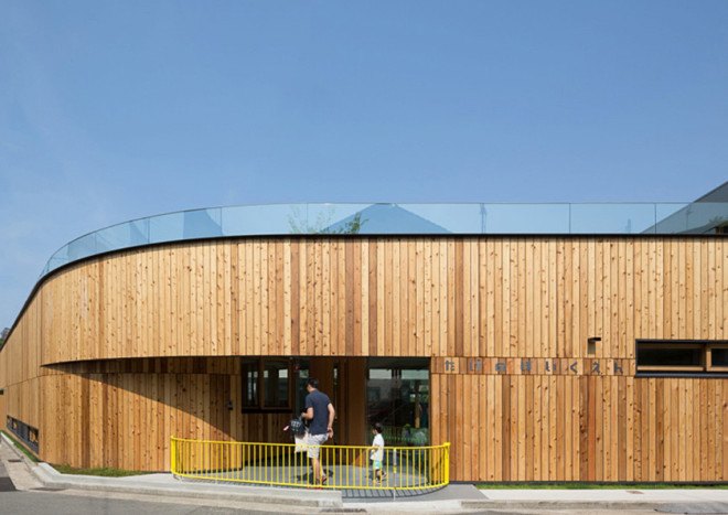 Suga Architects Office, green roof, kindergarten, nursery, kids pplay area, playground, rooftop garden, vegetable garden, green roof, timber facade, cedar facade, cedar siding, courtyard