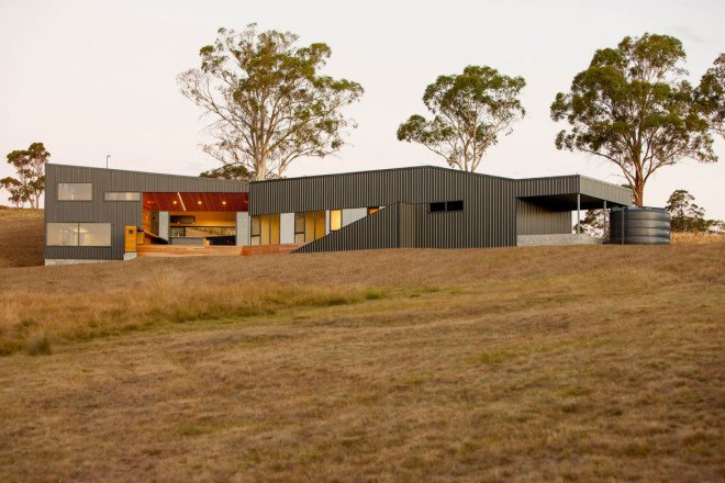 Valley House, Valley House by Philip M Dingemanse, Philip M Dingemanse, Tasmania, blackwood timber, Tasmanian timber, solar power, solar powered house, energy efficient architecture, double glazed windows, LEDs, heat pump technology, northern exposure, Launceston, natural ventilation, natural lighting